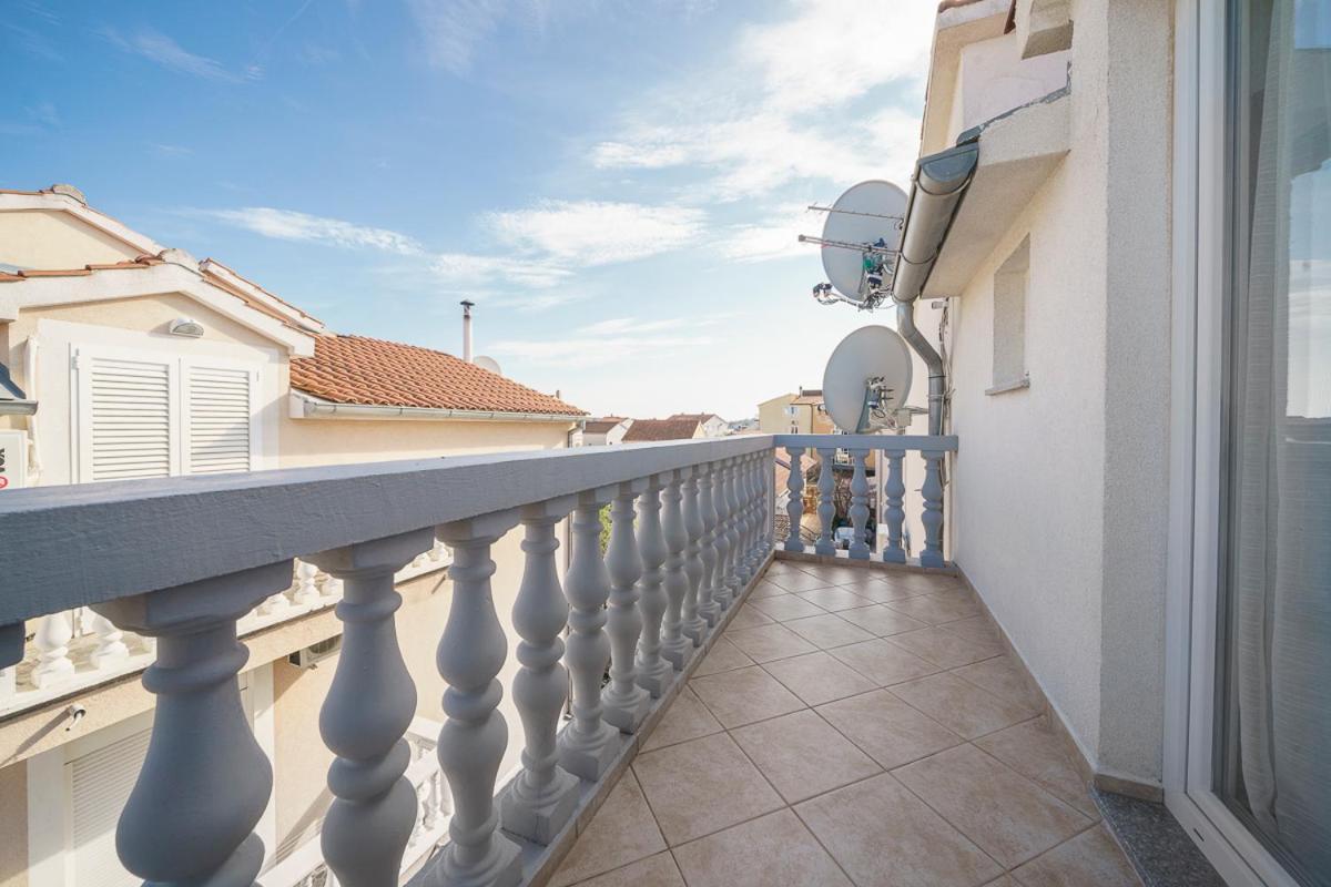 Villa Grey Stone Vodice Esterno foto