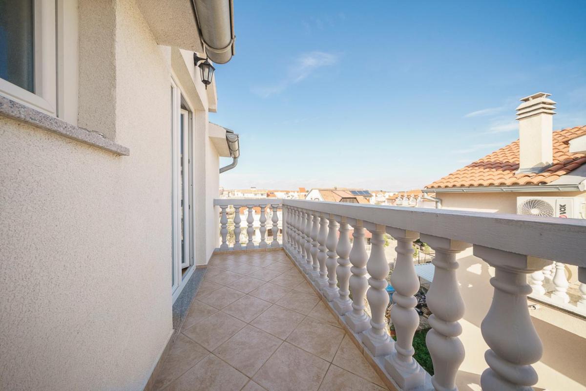 Villa Grey Stone Vodice Esterno foto