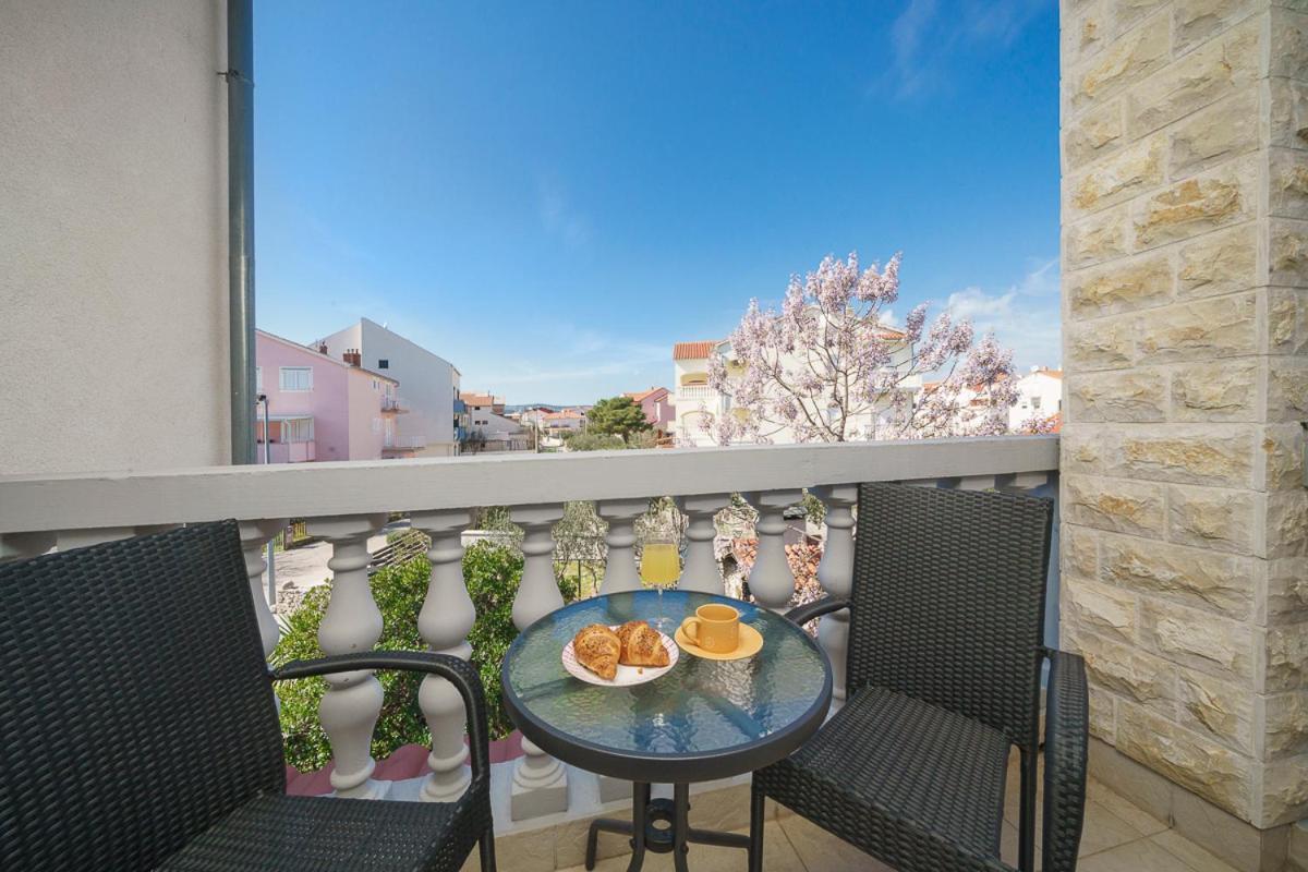 Villa Grey Stone Vodice Esterno foto